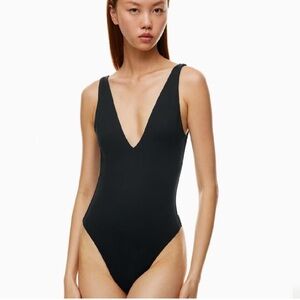 Aritzia Babaton V Neck Body Suit